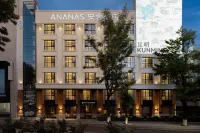 Central Ananas Hotel Kunming Old Street & Green Lake - 4-Star