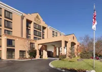 BNA SUITES by IHG - Airport Shuttle