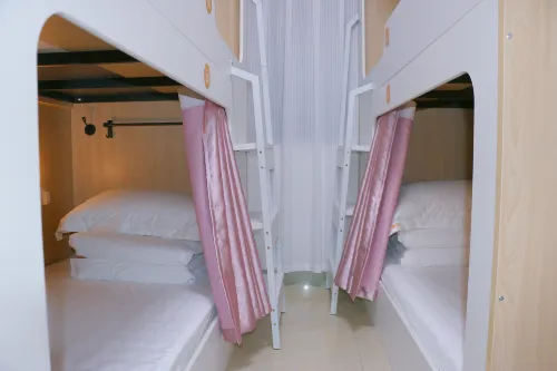 Huiyi Select · Female Only Hostel (Haikou Qilou Old Street) - 2-Star