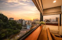 Red Sun Airport Saigon Hotel - Inns