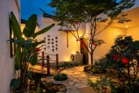Hongyun Qiezhu Zhaoju | Nanzhao Residence (Weishan Ancient City Chongzheng Academy) - parking