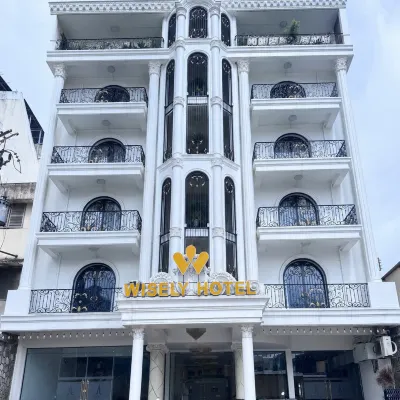 WISELY Hotel Hotels near Nguyen Trai Street Night Market