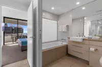 The Wave Resort Gold Coast - Beach