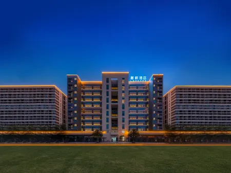 LAVANDE Hotels (Zhaoqing Sihui Hi-tech Zone Dawang Light Rail Station Branch)