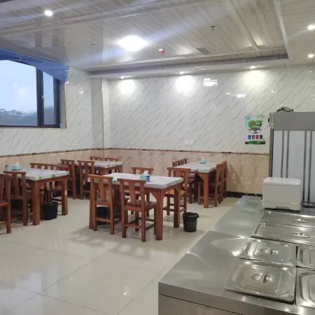 Licheng Yayi Business Hotel