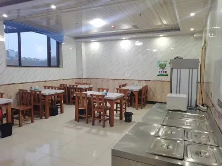 Licheng Yayi Business Hotel