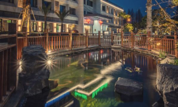 Green  season  hotel