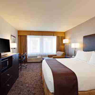 Holiday Inn West Covina, an IHG Hotel Rooms