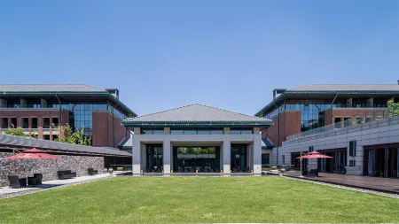 Zheda Yuanzheng International Hotel Отели рядом с достопримечательностью «Former residence of Zhimo Xu»