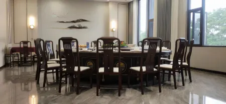 Qian Stream Grand Hotel Отели рядом с достопримечательностью «Yicheng General Zhang Zizhong Memorial Hall»