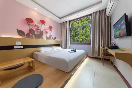 Xianzi Hotel (Qianjiang Longxia Street) Отели рядом с достопримечательностью «Cao Yu Park»