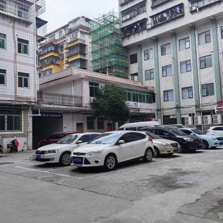 hengyangHuayunli Hotel (East Gate of Nanhua University)