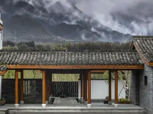 Popular Hot Spring Hotels in Yi County