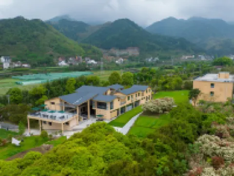 Yincaolu Zuoqin Youshu Homestay (Yuping Ancient Village Branch) Hotels near Shishe Village