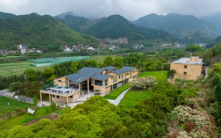 Yincaolu Zuoqin Youshu Homestay (Yuping Ancient Village Branch) Отели рядом с достопримечательностью «Shishe Village»