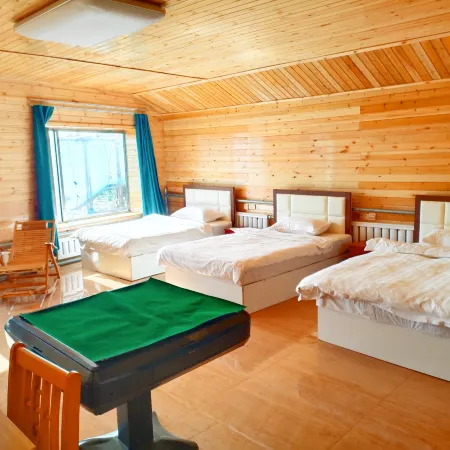 Country Farmhouse (North Pole Village)