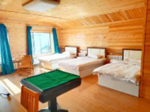 Country Farmhouse (North Pole Village)