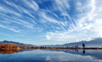 Heqing Huahai Hotel (Xinhua Village Caohai Wetland Branch)