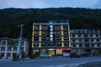 Yongcuo Grand Hotel Hôtels à proximité de : Jiarong Tusi Guanzhai
