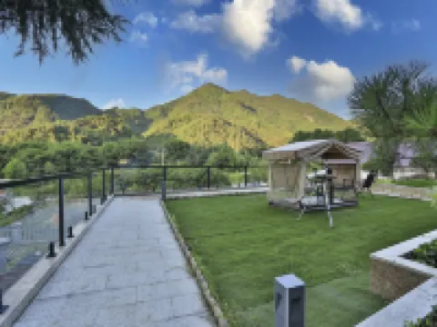 Yushu Yihuanshan Secret Land Suxi Tang Hot Spring Resort Hotel (Anji Shenxi Canyon Drifting Branch) Hotels near Zhebei Grand Canyon
