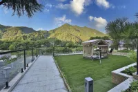 Yushu Yihuanshan Secret Land Suxi Tang Hot Spring Resort Hotel (Anji Shenxi Canyon Drifting Branch) Hotels near Anji Tianmu Mountain Drifting