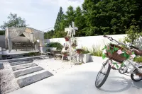 Muyanxi Camping Camping Pool Parent-child Leisure Holiday Beauty Hotels in Anji Meizi Bay Scenic Area