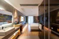 深圳福田口岸保税區秋果酒店 鄰近落地窗夜景的酒店