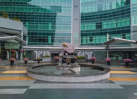 Raia Hotel & Convention Centre Kuching Отели рядом с достопримечательностью «New Sarawak State Legislative Assembly Bldg»