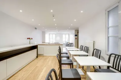 Hotel Royal Mansart Hotels near Montmartre