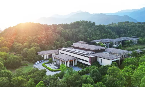 Nine Cloud Homestead Resort Hotel