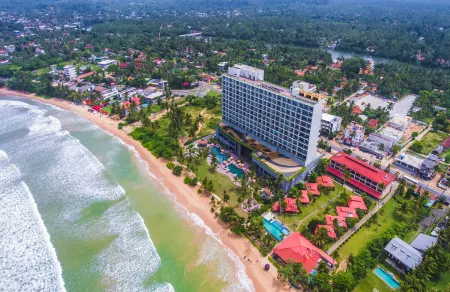 Weligama Bay Marriott Resort & Spa Отели рядом с достопримечательностью «Resthouse Handiya Bo Tree»