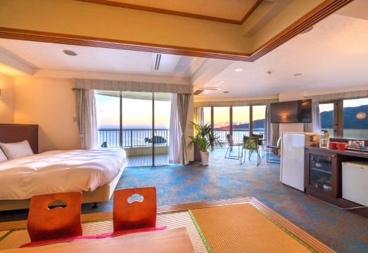 나고 해변 풍경