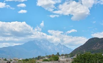Mingxi·Luck Panoramic View of Snow-capped Mountains Holiday Courtyard (Lijiang Ancient Town Branch)