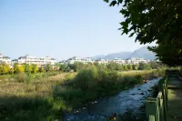 Taibai Mountain is not late · Riverside Pool Home Hotels in Mei County