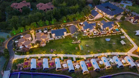 Yanling Bloom Hot Spring Hotel Отели рядом с достопримечательностью «Yanling National Flower and Tree Expo Park»