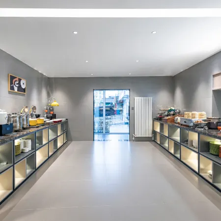 Homeinn Selected Hotel (Jinan Daming Lake) Отели рядом с достопримечательностью «Озеро Дамин»