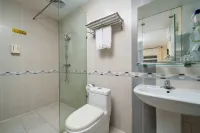 No. 8 Hotel Chain (Shenzhen Huaqiangbei)