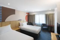 Ibis Styles Sydney Central - balcony