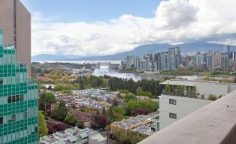 Holiday Inn Vancouver-Centre Broadway, an IHG Hotel