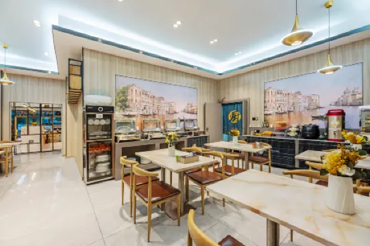 Vienna Classic Hotel (Fuzhou North Railway Station Plaza)