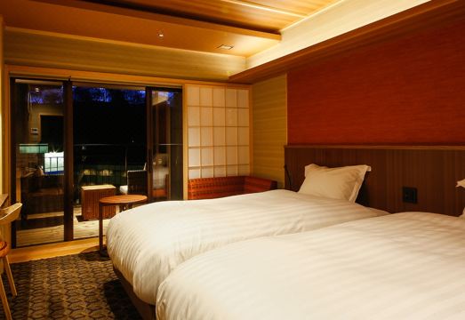 2. 더 시로야마 테..