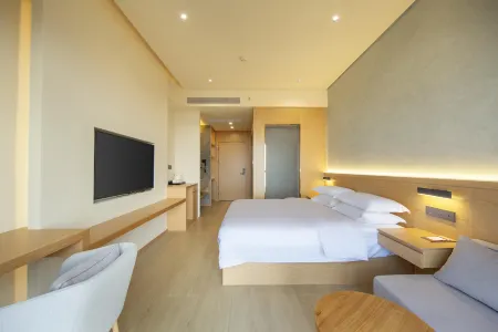 Chenhui Business Hotel (Hainan International Convention and Exhibition Center) Отели рядом с достопримечательностью «Jinshawan Coastal Park»