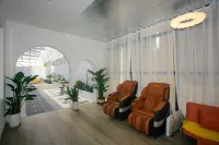 Luming Yuye Light Luxury Homestay (Shangri-La Dukezong Ancient City Shop)