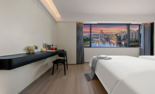 Yiduo Riverview Hotel (Chongqing Liberation Monument Hongya Cave)