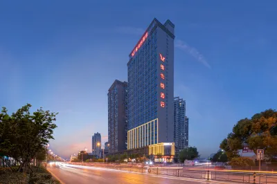 Vienna Hotel (Wuhan Sports Center Fenghuang Road Subway Station) Các khách sạn gần CPC Wuhan Caidian District Committee Party School
