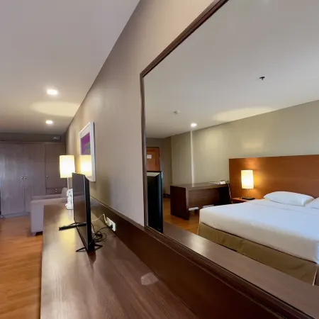 BU Place Hotel Отели рядом с достопримечательностью «Станция метро Phra Ram 9»