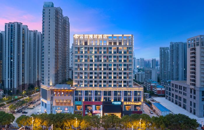 Fuyang Yunbo Manju Hotel (Yingzhou Wanda Plaza Long Distance Bus Station Store)