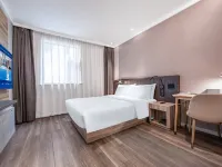 HanTing Premium Hotel (Shanghai Loushanguan Road Subway Station) Hotels near Changning