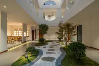 Sun - Moon and Qing Guesthouse (Dukangzong Ancient City Branch) โรงแรมใกล้จตุรัสมูนไลท์