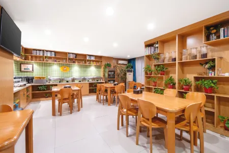 Super 8 Select Hotel (Yangzhou Jiangdu Passenger Transport Station) Отели рядом с достопримечательностью «Longchuan Square»